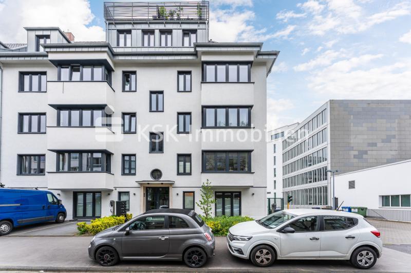 The real-estate Moderne Gartenwohnung in Top-Lage von Lindenthal!